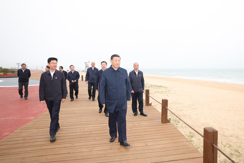 5月22日至24日，中共中央總書記、國家主席、中央軍委主席習近平在山東考察。這是22日下午，習近平在日照市陽光海岸綠道考察。